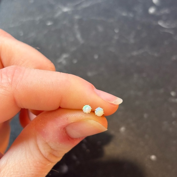 Vintage Opal Gold Studs - Picture 5 of 8